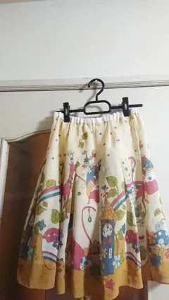 膝丈スカートのサムネイル