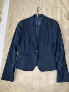 コムサ イズム　黒ストライプ セットスーツ（スカート・パンツ）