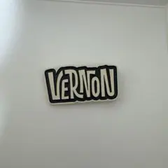 holidayピンバッチ　バーノン