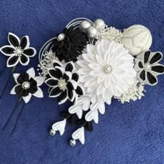 【つまみ細工髪飾り】【成人式髪飾り】黒白銀／コーム