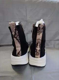 ジッパー付き ブラック スニーカーブーツ