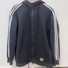 adidas ブラック ジップアップパーカー