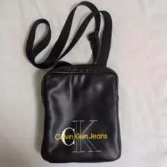 カルヴァン・クライン　ショルダーバック