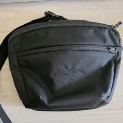 Arc'teryx ブラックショルダーバッグ mantis1