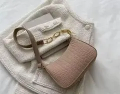 クロコ型押し風ショルダーバッグ