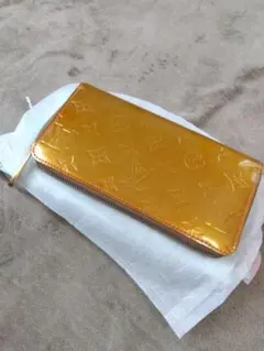 Louis Vuitton ゴールド 長財布 ヴェルニ