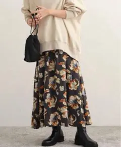 値下URBAN RESEARCH DOORS 大柄フラワープリントロングスカート