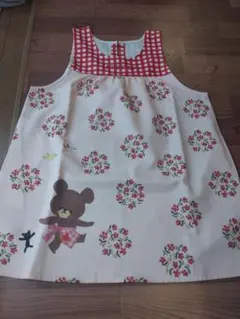 くまのがっこうエプロン　花柄＆赤チェック柄