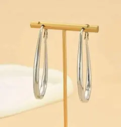 【新品】ティアドロップ フープ ピアス 1 ペア