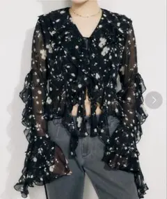 【ほぼ新品】SLY｜花柄ブラウスのサムネイル