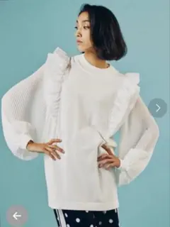 【美品✨】Sov. ソブ　シフォンプリーツ袖フリルニット ホワイト　近年モデルのサムネイル