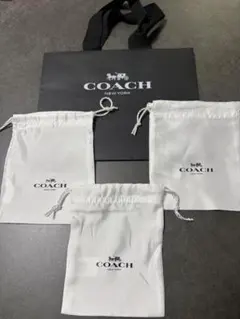 COACH ショップ袋 （黒）1個と 布製巾着袋（白）3個