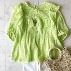 極美品☆ダイアグラム 総レース ヨークフリル パフスリーブブラウス 38のサムネイル
