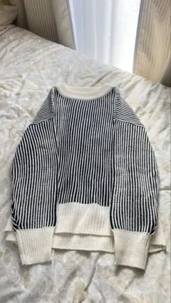 ikka 白黒ストライプ長袖ニット
