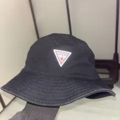 GUESS ブラック バケットハット