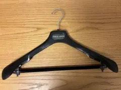 Giorgio Armani 黒い衣類ハンガー