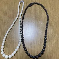 白と黒（グレー）のビーズネックレスセット