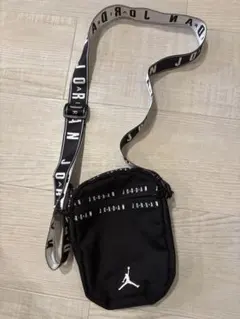 NIKE JORDAN ショルダーバッグ ブラックのサムネイル