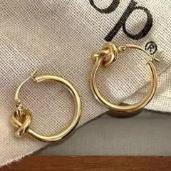 ノット フープピアス ゴールド 18Kコーティング 結び目上品 ステンレス