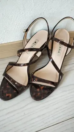 ダイアナ ストラップサンダル