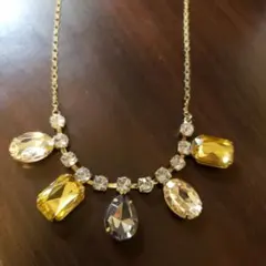 ビジュー付きネックレス