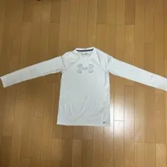 Under Armour ホワイト 長袖インナー　sサイズ