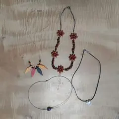 エスニックネックレス　シード　シェル製イルカ　ドルフィン　ハンドメイド