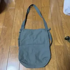 UNIQLO ドローストリング ショルダーバッグ グリーンのサムネイル
