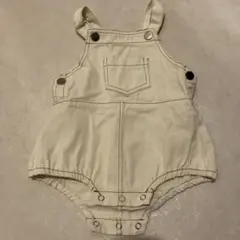 クリーム色オーバーオールロンパース