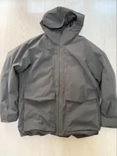 ユニクロ マウンテニアリング ハイブリッドダウンオーバーサイズパーカ