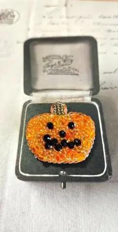 ハロウィンカボチャのビーズ刺繍ブローチ