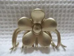 ゴールド色メタル系花型バンスクリップ