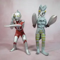 組立式DXソフビフィギュア ウルトラマン＋バルタン星人