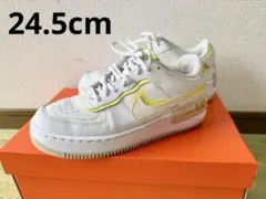 ホワイトのNike Air Force 1、サイズ24.5