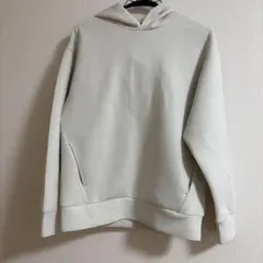 クリーム色 フード付きパーカー