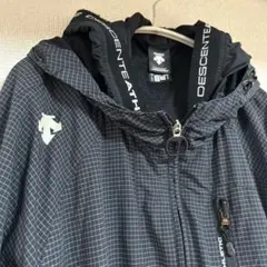 DESCENTE トレーニングジャケット フード付きのサムネイル