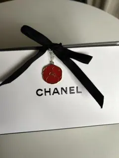 CHANEL 赤いフラワーモチーフ ギフトボックス