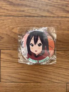 けいおん! 箔押し缶バッジ プライズ　中古　2個セット sddefault.jpg