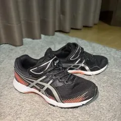 asics スニーカー　子ども用　19センチ