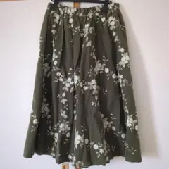 【新品未使用】ファビア刺繍ロングフレアスカートカーキのサムネイル