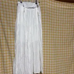 フレアーパンツ　ホワイト