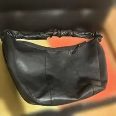 ウィムバイリドム　ショルダーレザーバック