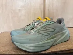 未使用ニューバランスFuelCellRebelv5 25.5cmワイズD