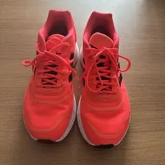 adidas ネオンオレンジ スニーカー