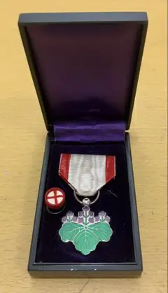 ●日本の勲章/日本軍/徽章＊勲七等青色桐葉章４個（実物） ○日本の勲章/日本軍/徽章＊勲七等青色桐葉章4