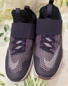 NIKE ダークパープル ストラップ付きスニーカー　23.5