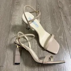 【限定値下げ】CHARLES & KEITH スカルプチュアヒール　サンダルのサムネイル