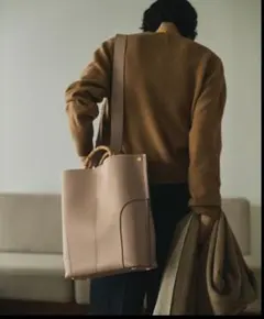 A.P.C. Suzanne Koller Leather Pouch ベージュ - メルカリ
