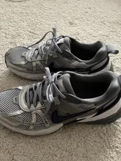 Nike ウィメンズ v2k ラン 25.5 スニーカー シルバー