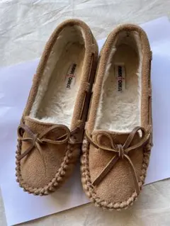ミネトンカ　モカシン　キッズ　20cm ファー　モコモコ　　あったか　美品のサムネイル